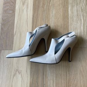 Gucci leather stilettos. 90s. Made in Italy. Size 8B. 4 inch heel